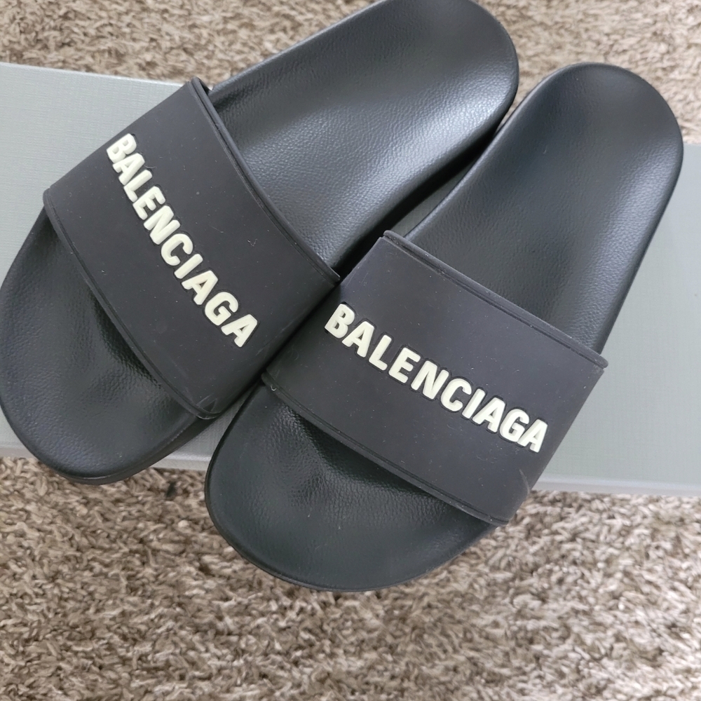 Pre-owned - Good. This item has been gently used but is in good condition.